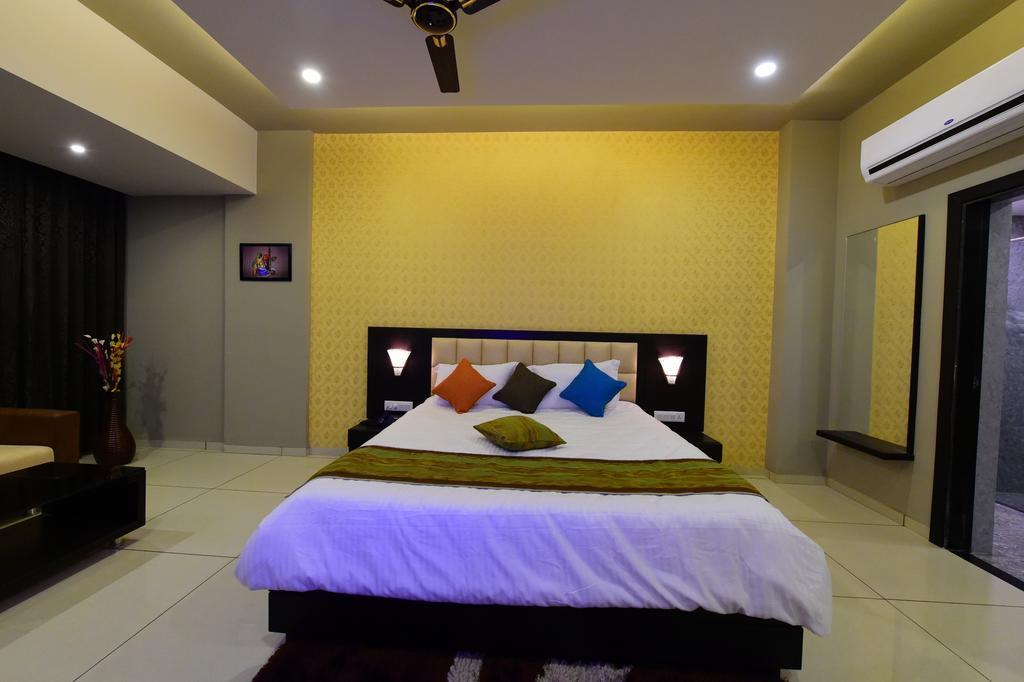 Hotel Opulence Nadiād Εξωτερικό φωτογραφία