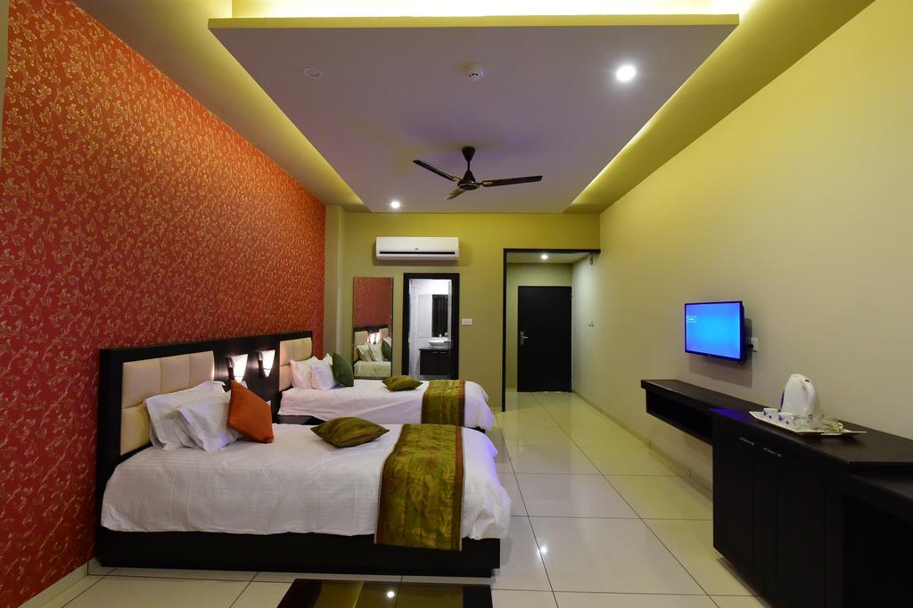 Hotel Opulence Nadiād Εξωτερικό φωτογραφία