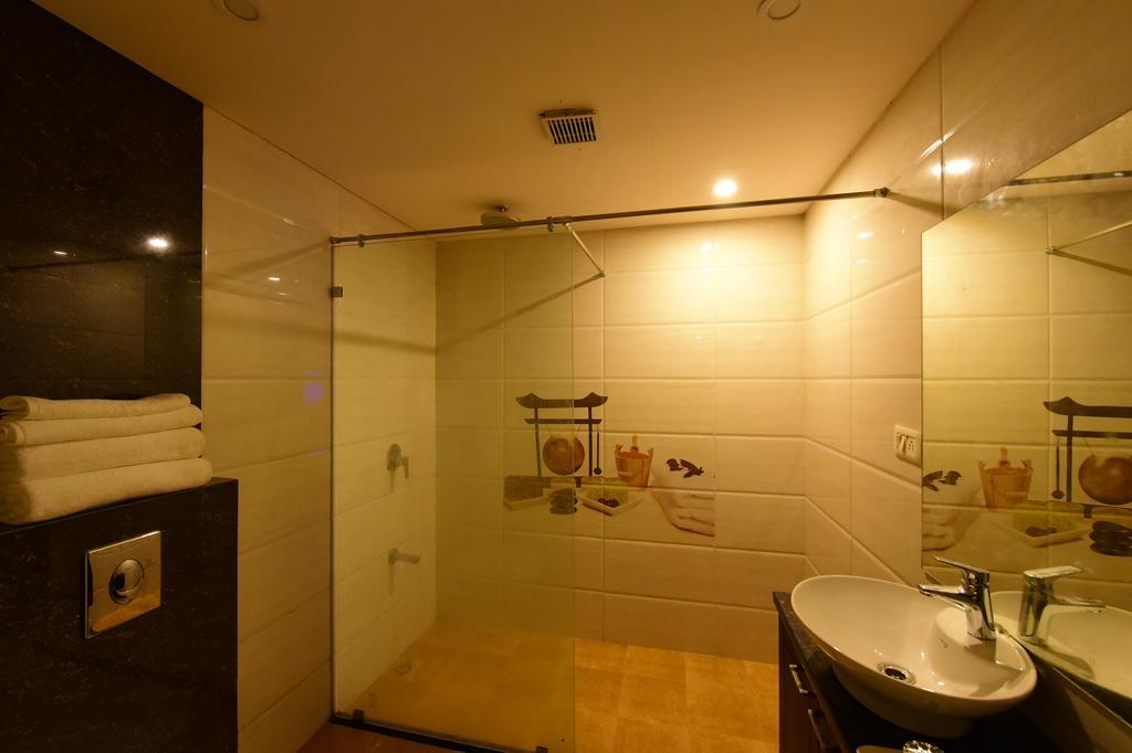 Hotel Opulence Nadiād Εξωτερικό φωτογραφία