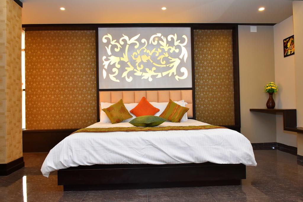 Hotel Opulence Nadiād Εξωτερικό φωτογραφία