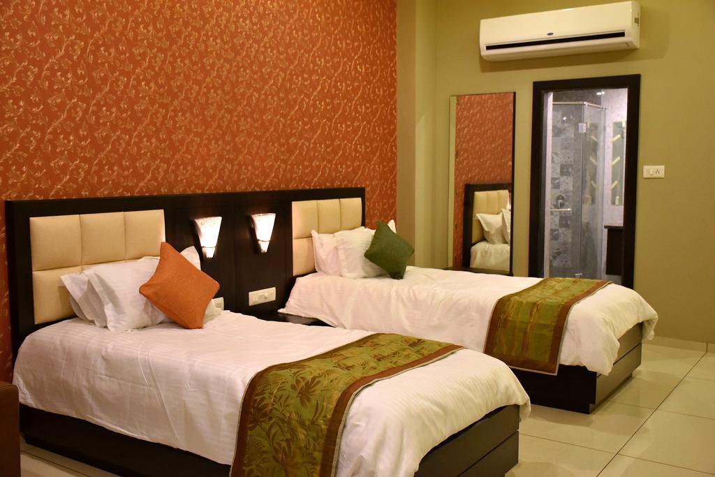 Hotel Opulence Nadiād Εξωτερικό φωτογραφία