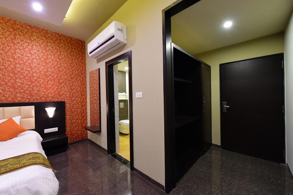 Hotel Opulence Nadiād Εξωτερικό φωτογραφία