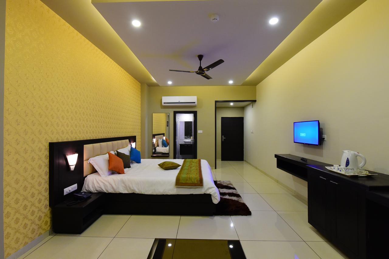 Hotel Opulence Nadiād Εξωτερικό φωτογραφία